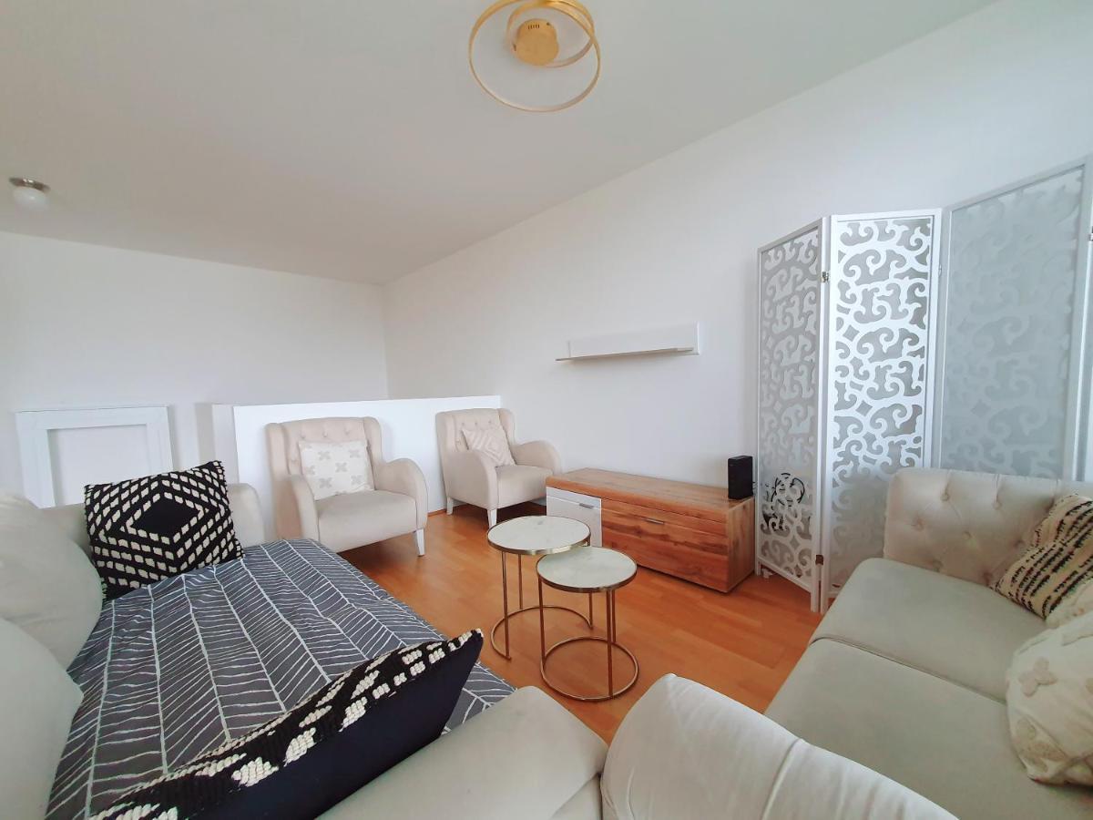 וינה Near Lake Two Bedroom Duplex Apartment מראה חיצוני תמונה