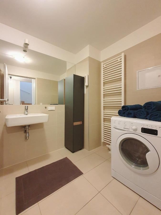 וינה Near Lake Two Bedroom Duplex Apartment מראה חיצוני תמונה